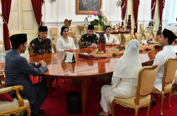 Jokowi Titipkan Salam dan Ucapkan Pesan Khusus Kepada AHY dan EBY Untuk Presiden Ke – 6 SBY