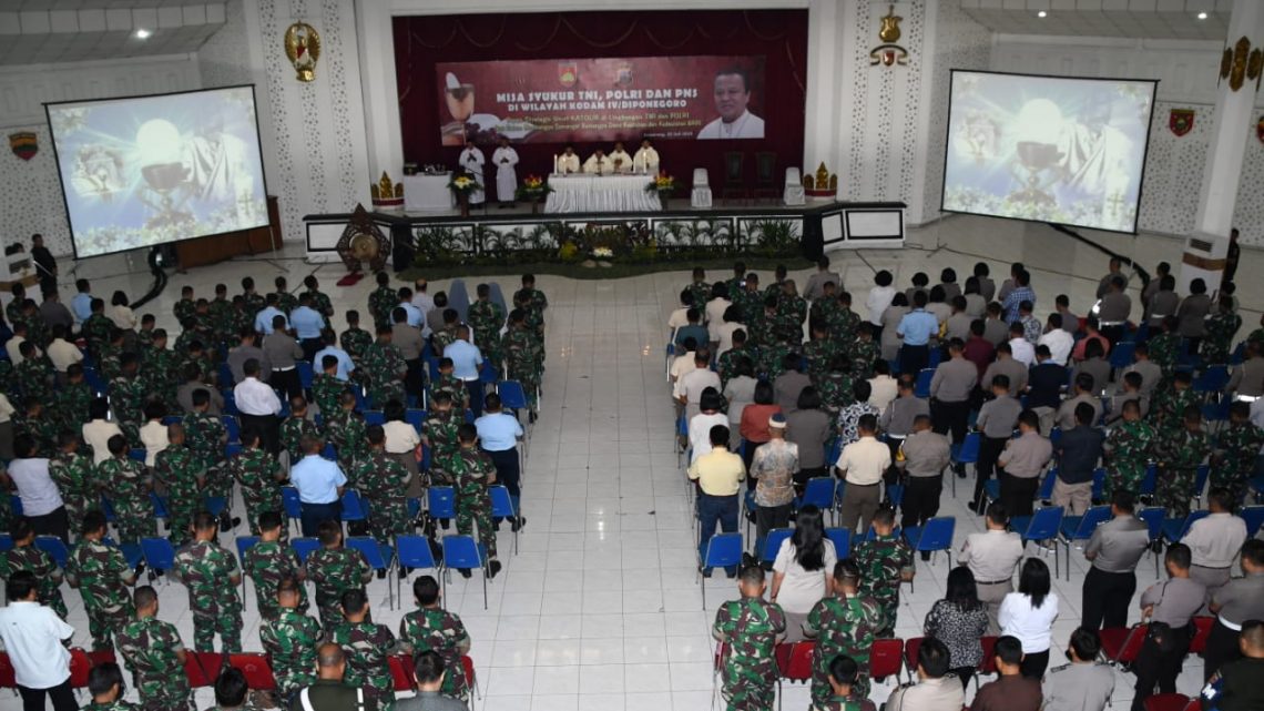 Ibadah Bersama Prajurit TNI, Polri dan PNS yang Beragama Katolik di Balai Diponegoro
