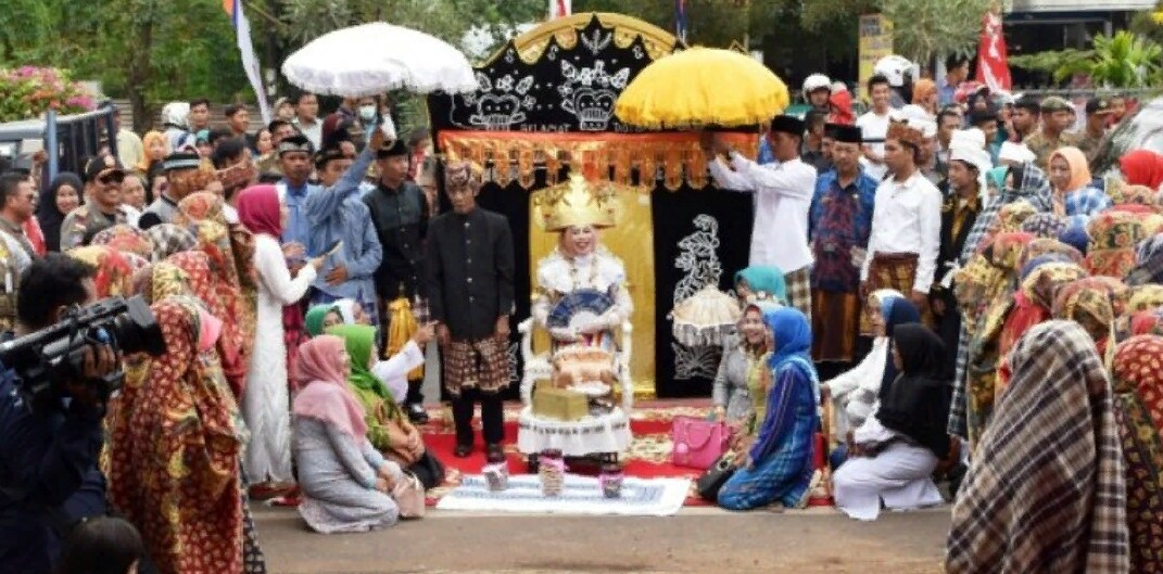 Tradisi “Nyubuk Majeu” yang Unik di Lampung