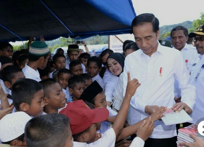 Jokowi Beri Minimal Rp 10 Juta Untuk Perbaiki Rumah Korban Gempa