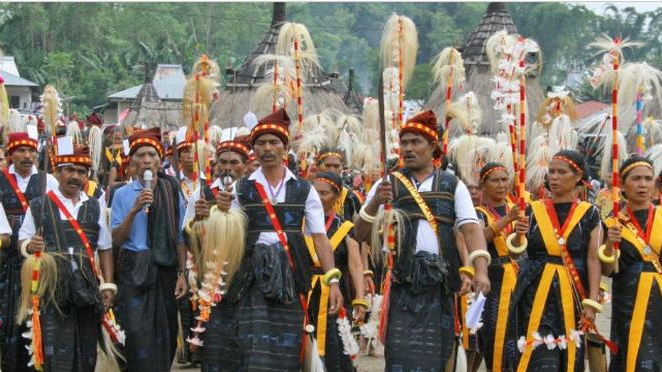 Tradisi Upacara Reba yang Hanya Dilakukan Setahun Sekali di Kabupaten Ngada NTT Tradisi Upacara Reba yang Hanya Dilakukan Setahun Sekali di Kabupaten Ngada NTT