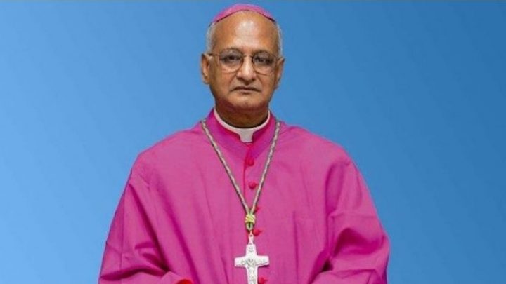 Ribuan Umat Doakan Kesembuhan Uskup Moses Costa yang Sedang Kritis