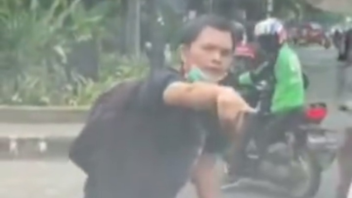 Viral Pria Modus ‘Tabrak Lari’ Pura-pura Pincang, Polisi Langsung Bergerak