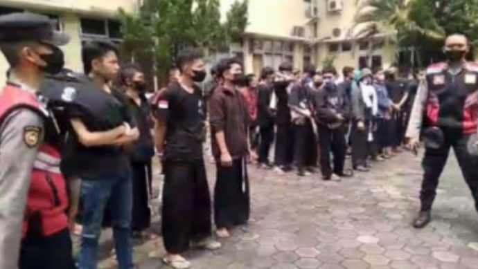 Gempar! Detik-detik Bentrok Anggota Perguruan Silat Vs LSM di Banyumas, 181 Orang Ditangkap, Ya Ampun