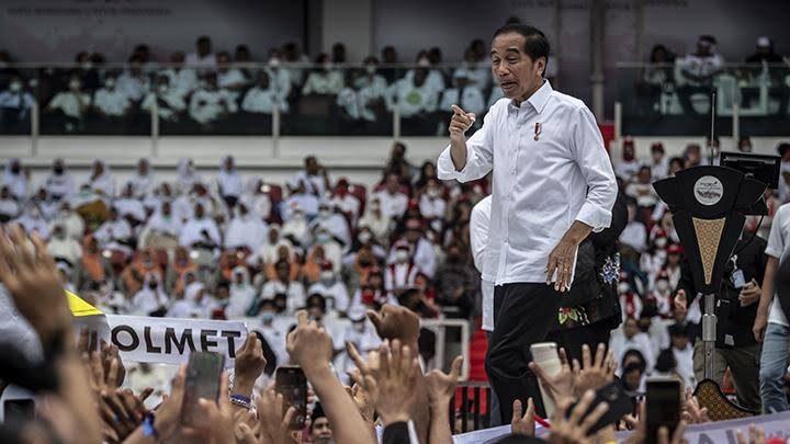 Jokowi Ungkap Sosok Pemimpin Berambut Putih yang Mikirin Rakyat, Ganjar Pranowo?